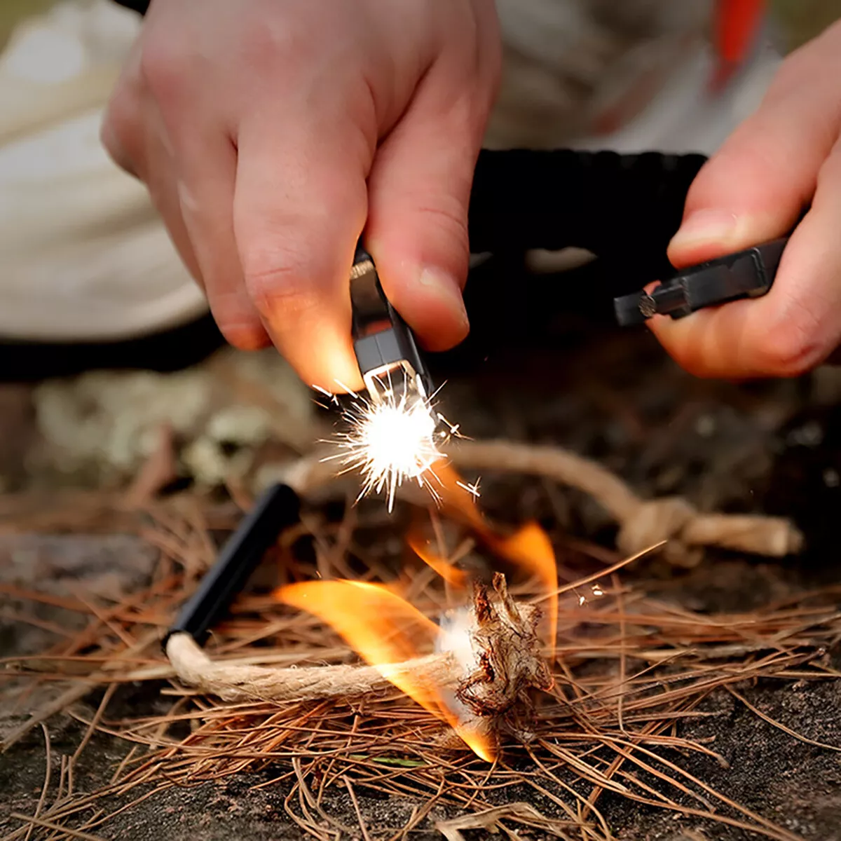 WildFibre Survival Paracord Bracelet – 5 Tools in One